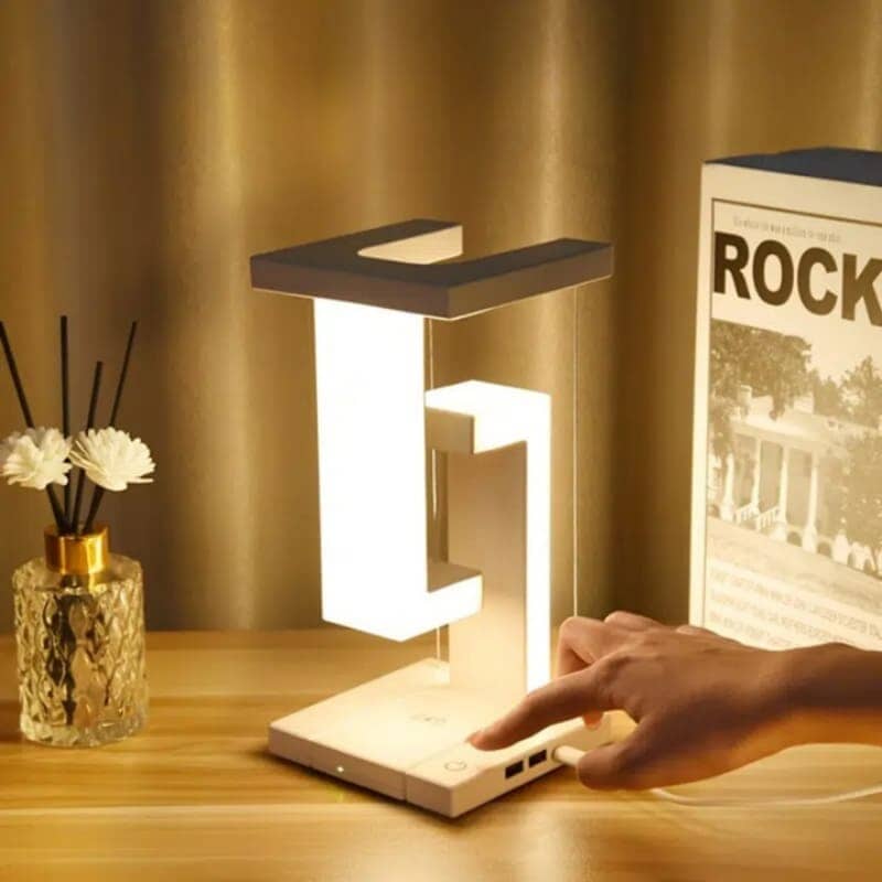 Luminária de Mesa com Carregador de celular por Indução